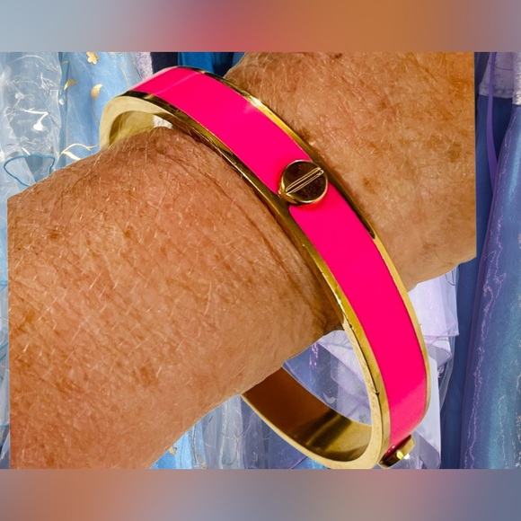 C. Wonder (Tory Burch) Signature Screw Stud Enamel Bangle in Hot Pink - Picture 4 of 6
